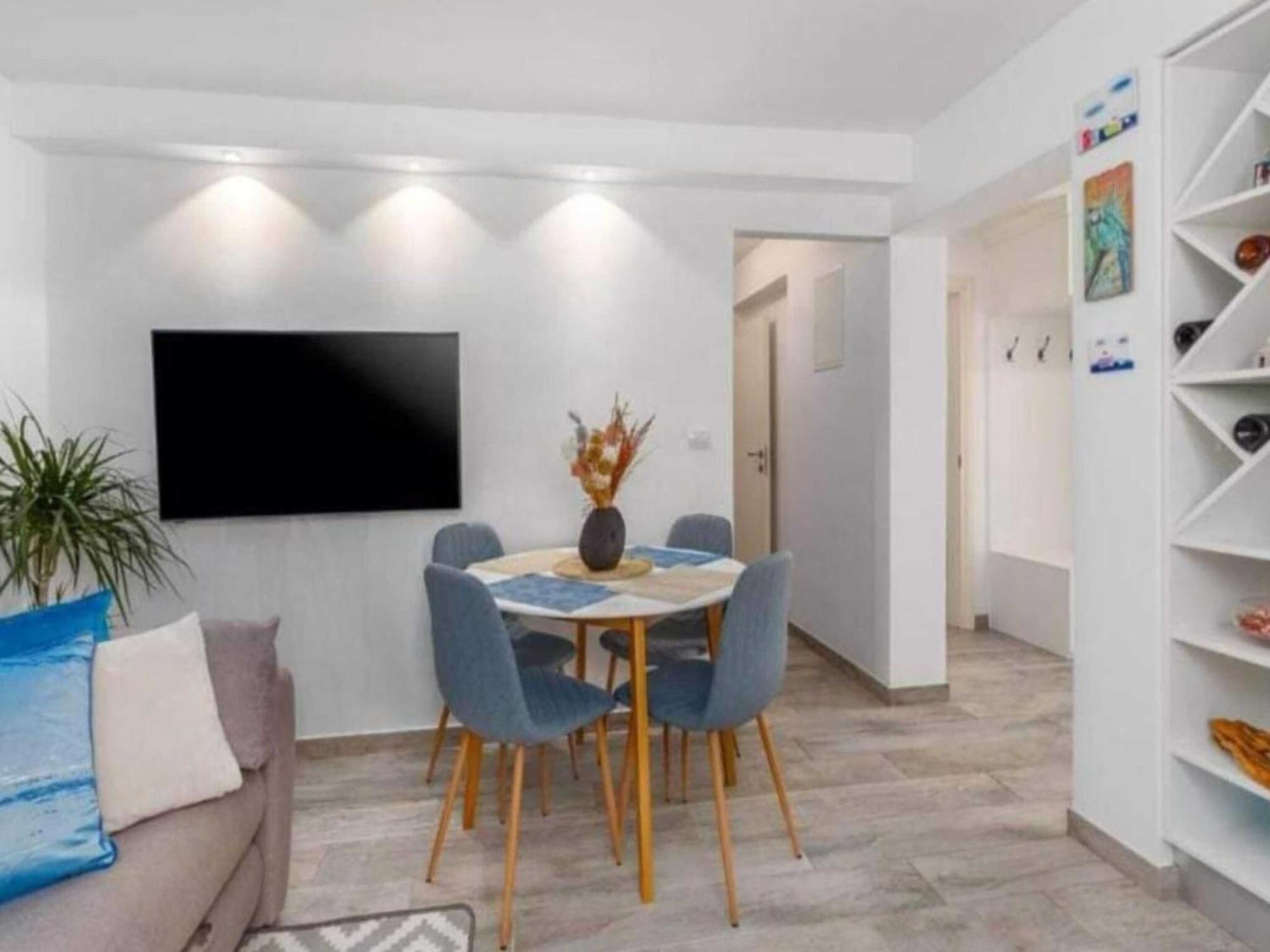 Two Bedroom With Terrace Appartement *