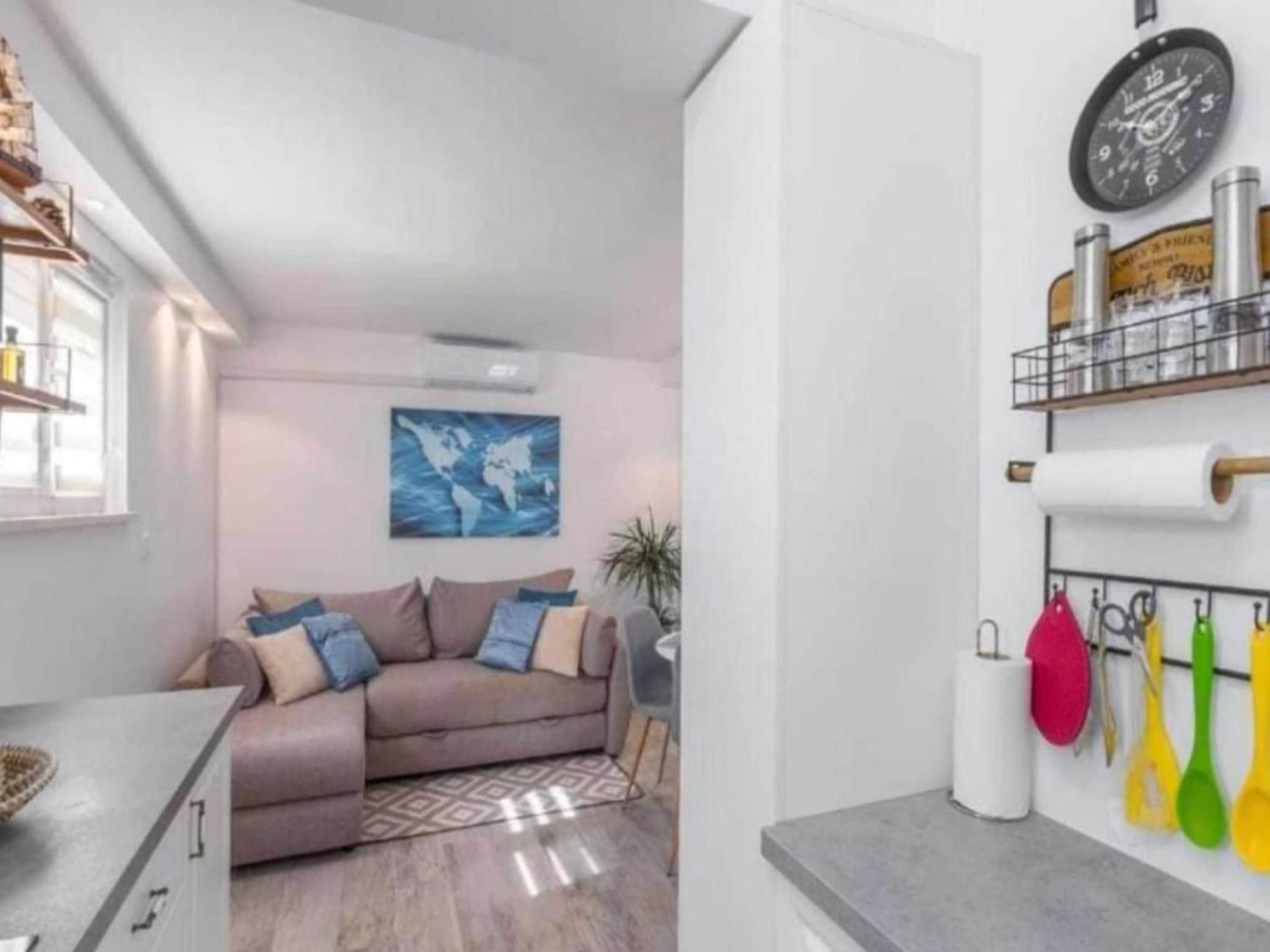 Two Bedroom With Terrace Apartment *