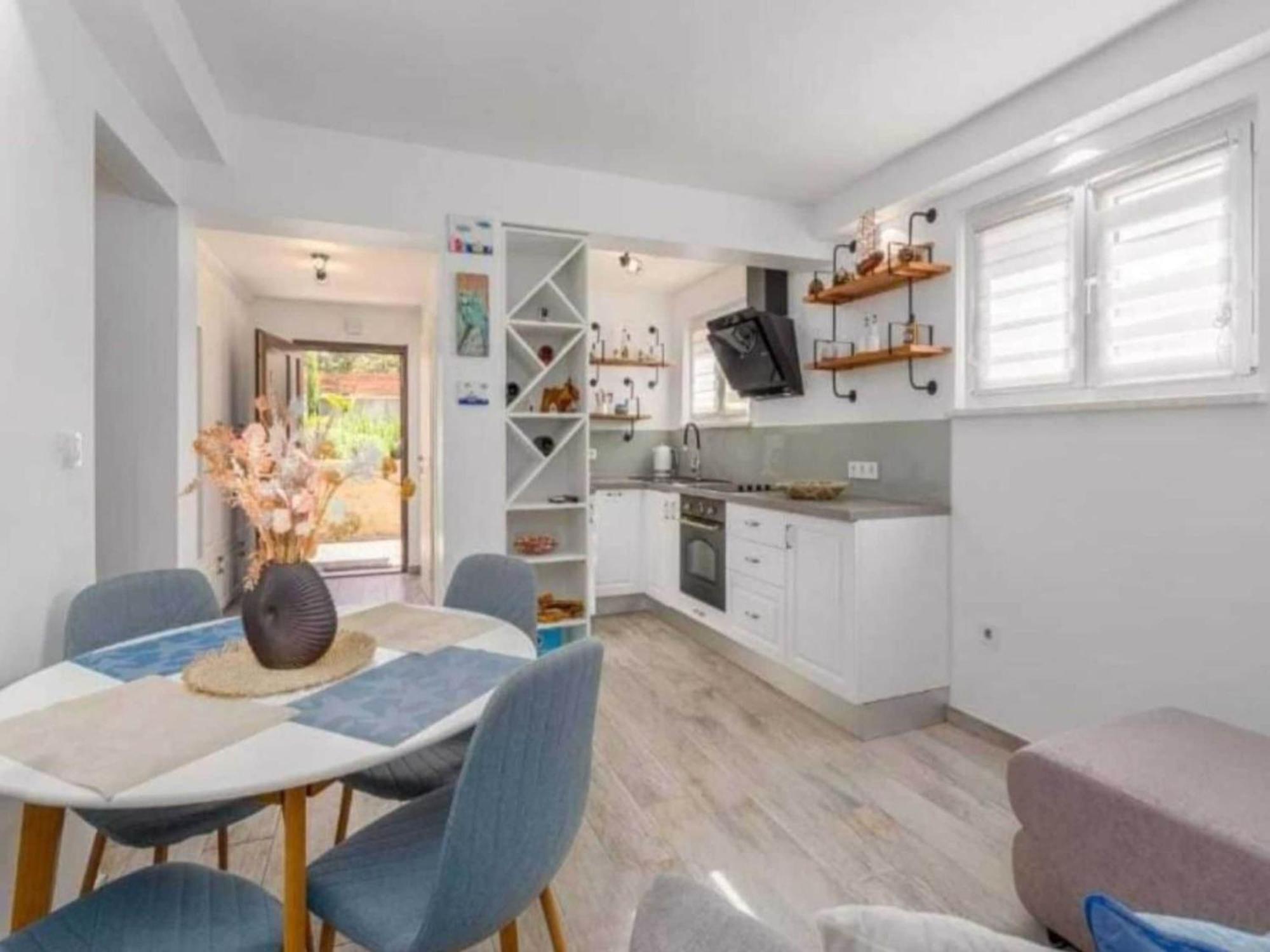 Two Bedroom With Terrace Apartment Pula