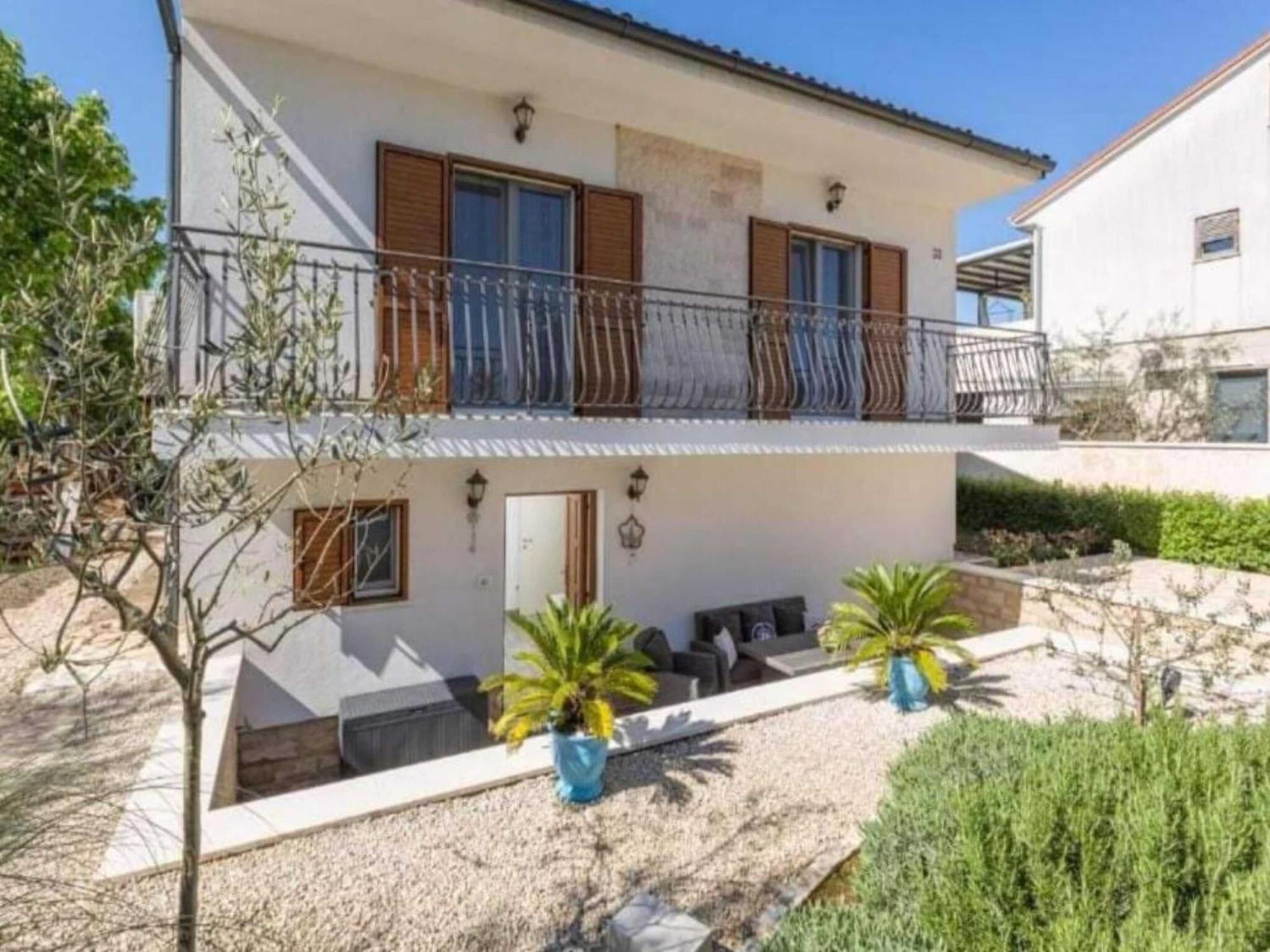 Apartment Two Bedroom With Terrace *