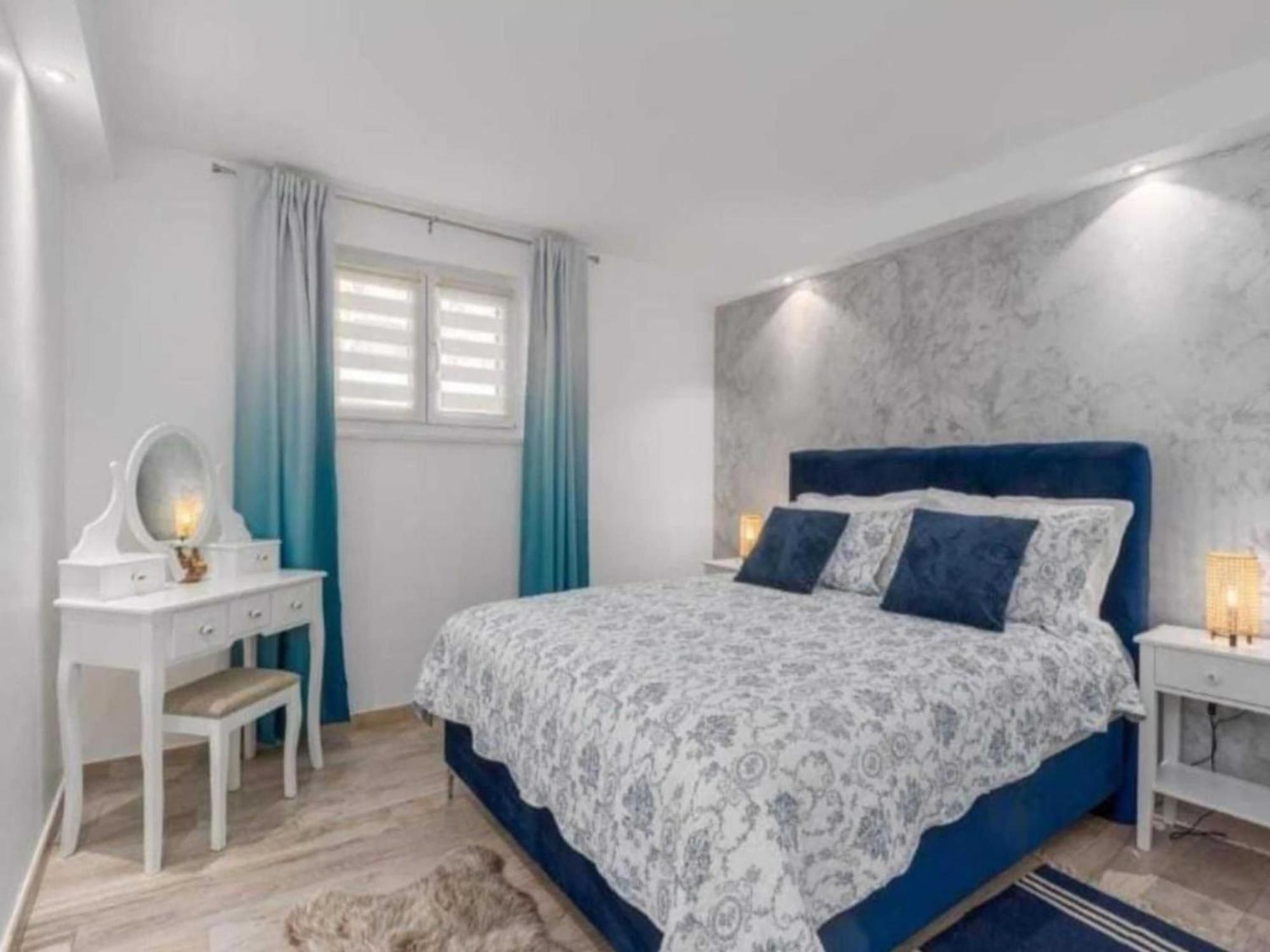 Two Bedroom With Terrace Apartment Pula
