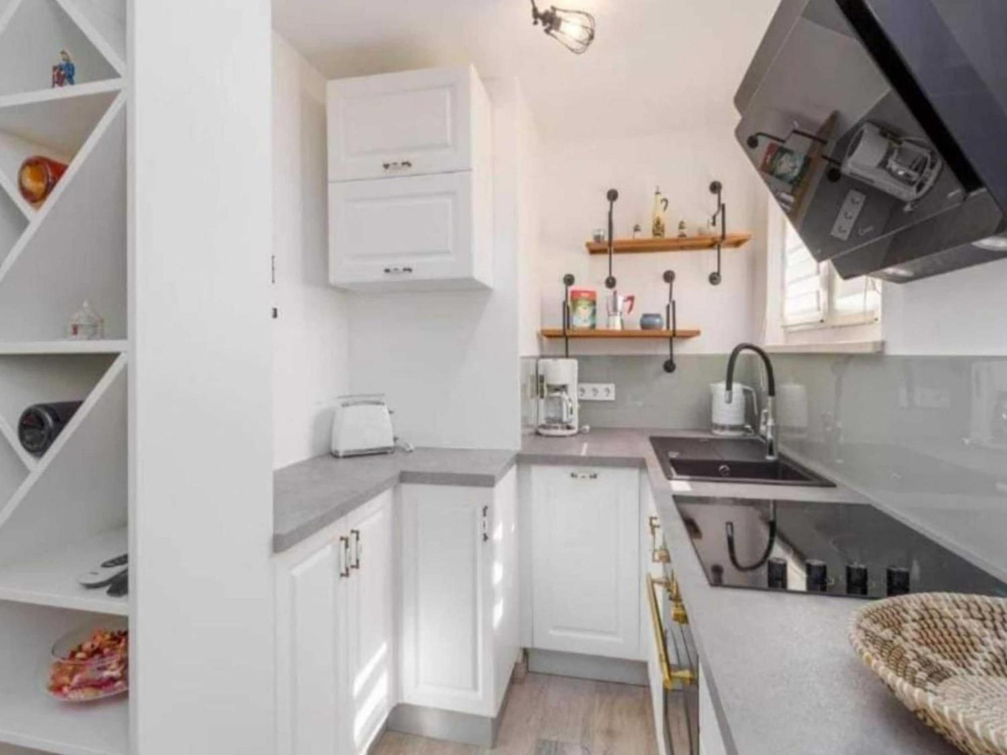 Apartment Two Bedroom With Terrace *